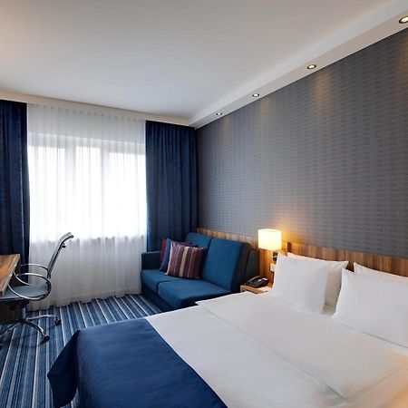 Holiday Inn Express Bremen Airport By Ihg Exterior foto